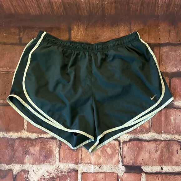 Nike Running Shorts Women’s Extra Large 1X Athletic Green Check Swoosh Logo - Picture 12 of 16